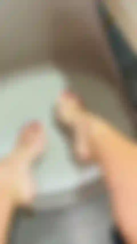 Humilhação de pau pequeno e peludo pela amante dolly.