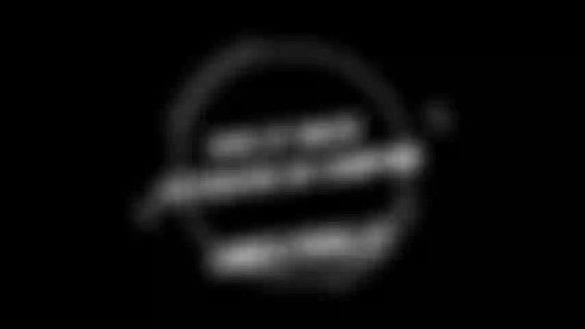 Lá fora nua chupo meu homem e transamos em nosso acampamento à vista de todos. Momento muito quente os vizinhos gostaram de ver seus sorrisos depois. Adoro exibicionismo humm.