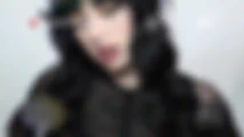 Angel se engasga e se fode.