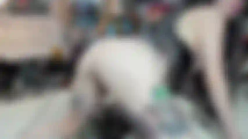 Garota gótica esfrega a buceta para você.