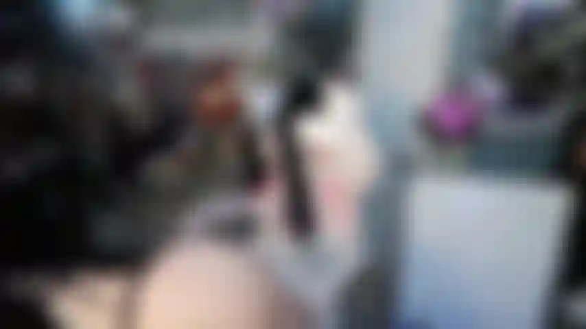 A dona te pega e te dá um pouco de tcc.