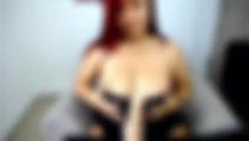 Fode os peitos com muita saliva e cuspe.