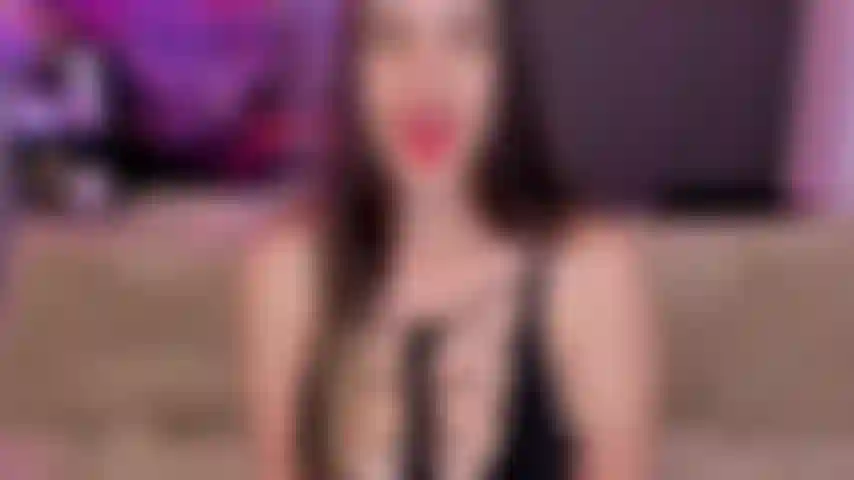 Puta do pé sujo adora limpar meus pés.