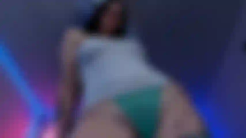 Provocadora e negadora.