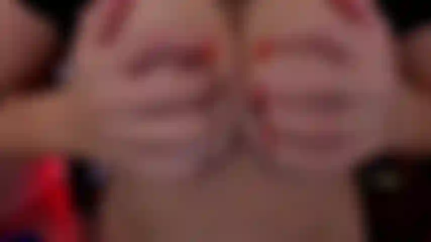 Pulsando esperma e lambendo (ao vivo).