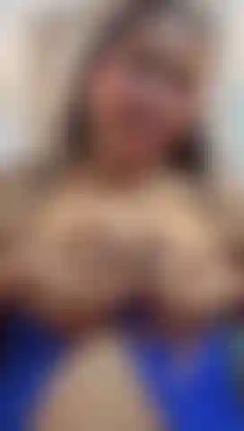 Meus seios são tão cheios, quer uma gota?