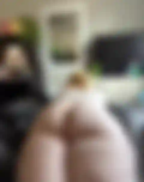 Bunda rebolando com câmera lenta e plug anal.