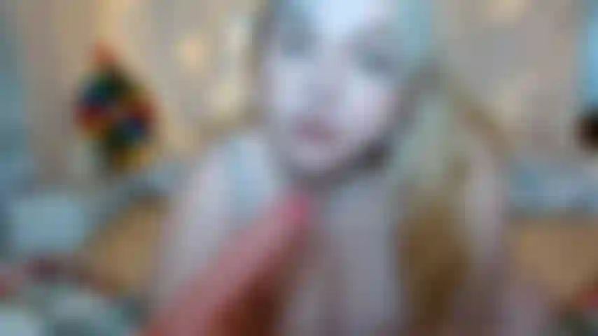 Engasgando, me fodendo e implorando para você gozar na minha cara.