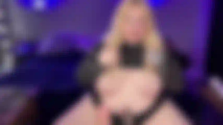 Deusa arrotando de barriga para fora