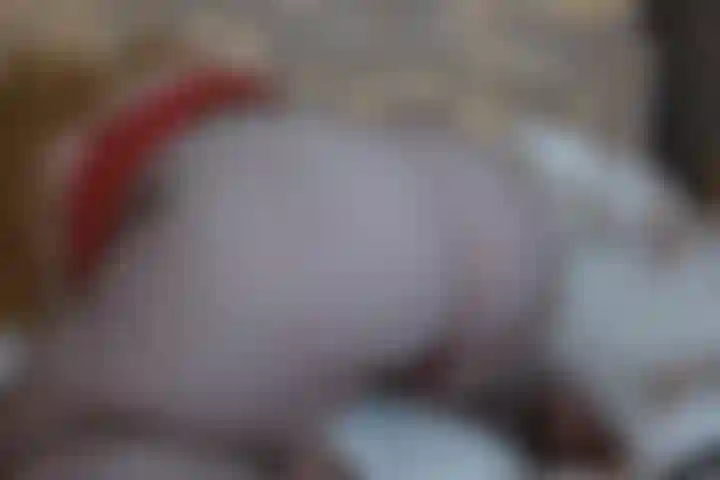 A deusa malcriada dá a você sph com um vibrador minúsculo.