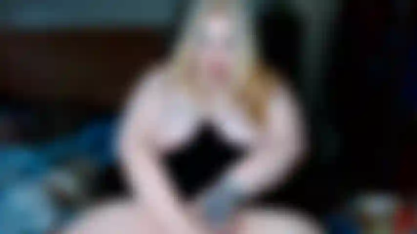 Me masturbando com 3 brinquedos novos.