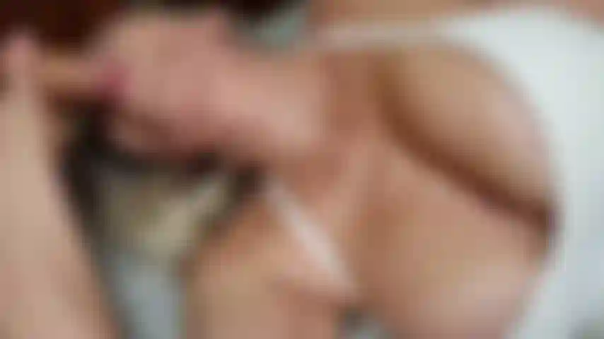 Boquete e gozada na cara toda com brincadeira de porra.