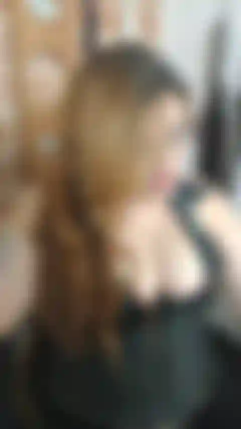 Eu sou a dona mara, reze para que o verme esteja aos meus pés, você deseja me servir eu sei...