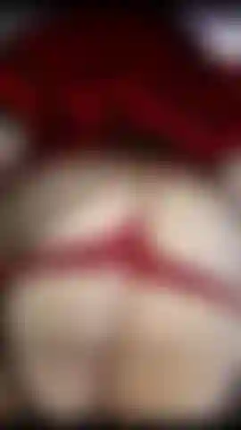 Rebolando gostoso com meu bundão enorme e abrindo o cu e a buceta.