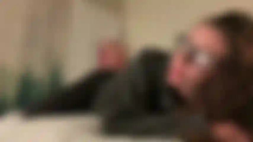 " Primeiro encontro" depois do nosso lindo primeiro encontro, eu tenho que mostrar a você o meu apreço! Assista-me chupar e foder um vibrador, montando em sua vaqueira e depois inverter e gozar em todo o seu pau.