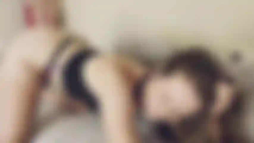 " Como eu gosto". Explicando exatamente o que eu quero que você faça comigo, ao mesmo tempo em que mostro em primeira mão ;). Dildo fodendo minha bucetinha cremosa e gozando muito forte!