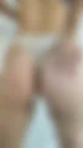 Olá meus homens, a sua garota favorita chegou. Eu adoro o seu gozinho no meu cu aberto, adoro a sua rola na minha boca, mmmmmm, delicioso.