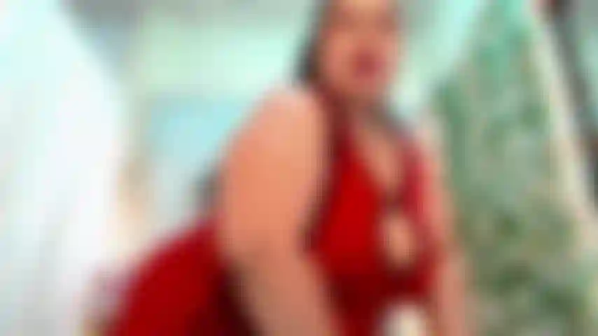 Óleo na barriga + umbigo.