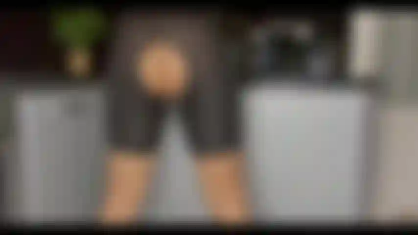 Observe como meu twerk rasgou meu short e expôs minha bunda e buceta.