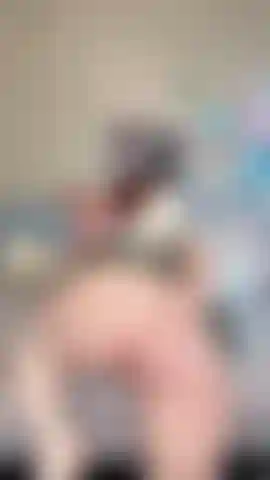 Menina safada da escola brinca com vibrador.