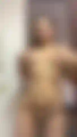 Tive que me esconder para foder minha buceta.