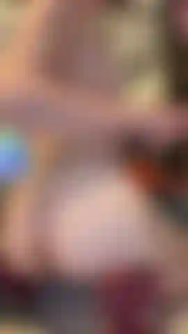 shoving my vibrating buttplug in & grinding