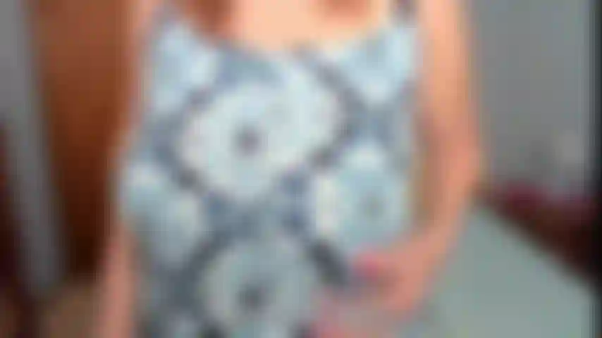 Vestido curto sexy e bunda nua provocando - eu fico com um vestido curto sexy e depois provoco com minha bunda grande. Então vá para a cama, sacuda e mostre o corpo.