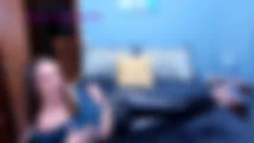 Milfteasesinjoi de couro azul-asseating-eu provoco você usando calças de couro azul e depois as puxo para baixo e digo para você comer minha bunda e se masturbar nela.