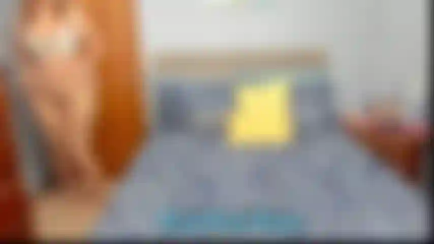 Meia-calça perna e pés pov com bj- eu faço um tour pov de pernas e pés em meia-calça bege e depois faço um boquete de perto.