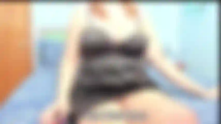 Pov pés suados e provocação de bunda fedorenta - pequeno clipe meu mostrando meus pés dizendo que eles estão fedorentos por usar minhas botas e eu digo para você cheirá-los e minha bunda grande, visualizações pov.