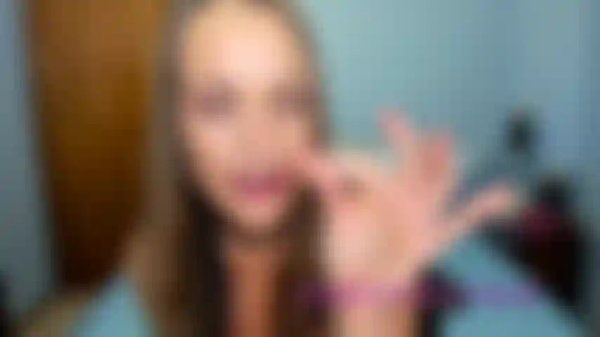 Humilhação de pênis pequeno - eu dizendo para você sacudir seu pintinho minúsculo e humilhando você por ser tão pequeno. Digo para você se masturbar dando alegria enquanto ri e te provoca com meu corpo.