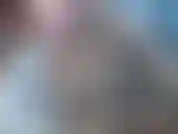 Vestida com um vestido sexy com estampa de oncinha e meia bege com saltos bege. Te provoco com minha bunda aparecendo por baixo do vestido modelando em várias poses enquanto dou joi pra gozar na minha bunda.