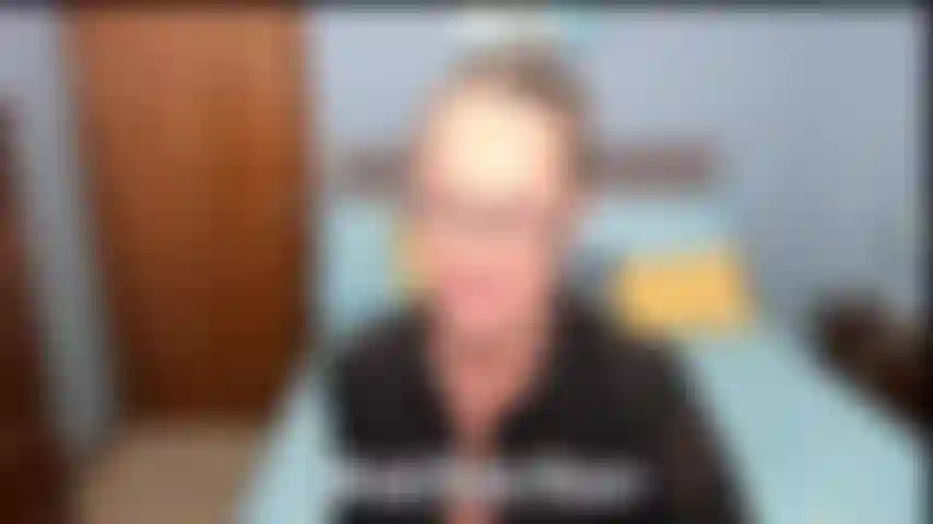 Uma secretária safada, uma dramatização de entrevista.