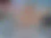 Nua com meias bronzeadas, imploro para ser reproduzida por seu pau jovem enquanto provoco você com meu corpo milf e me fodo com meu brinquedo. Fantasia de gravidez.