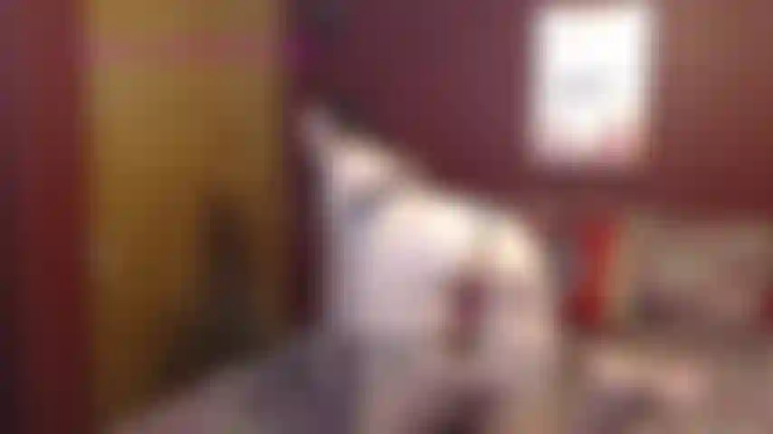 Cum on nylons & ass joi-exibindo minhas meias bronzeadas balançando minha bunda e dando joi.