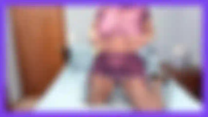 Roupa roxa sexy chupando vibrador, cavalgando e fodendo - modelando uma linda roupa roxa, gstring e depois chupando vibrador, montando brinquedo e saltando peitos com joi.