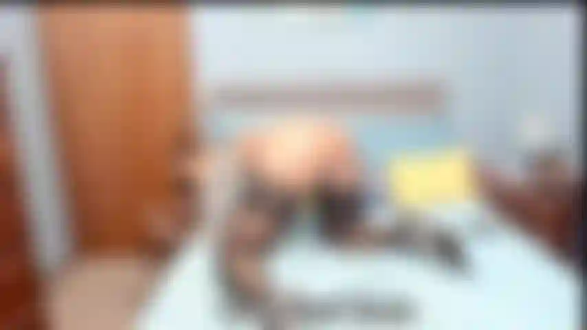 Bigassbouncerideshake-dirty_talk- eu monto um brinquedo balançando minha bunda grande dando joi.