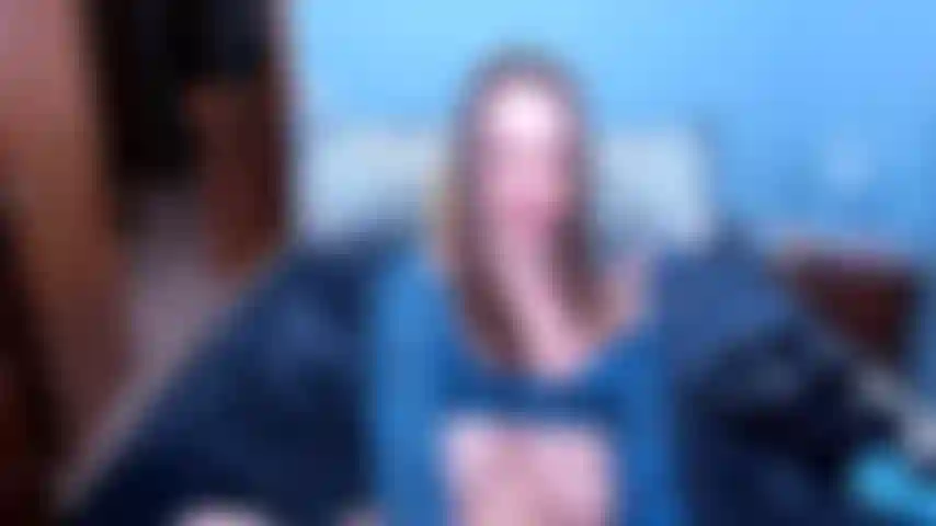 Cumonmypinksatinfullbacks- modelando calcinha de cetim rosa nas costas dizendo para você gozar nelas dando joi.