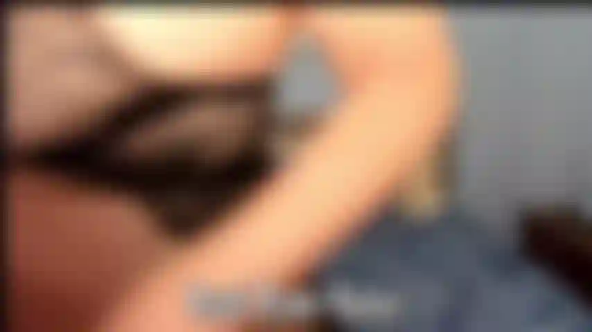 Procuro uma bunda de puma de meias - exibindo uma bunda grande e suculenta falando sacanagem.