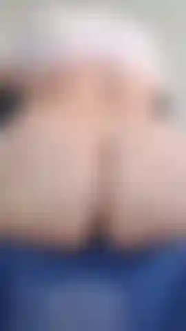 Bunda grande esfrega no vibrador e faz um anal gostoso.