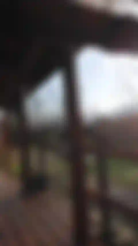 A bunda gostosa do marido lá fora cheira a flores.