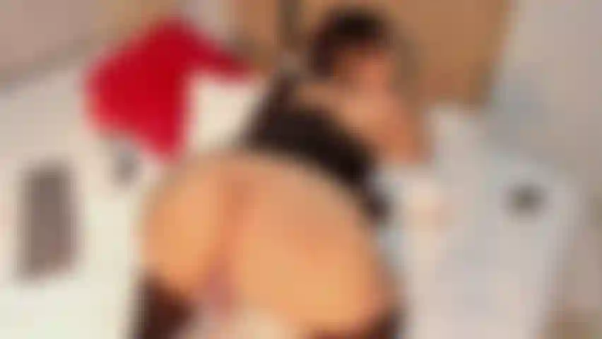 Minha bunda grande desfruta de suas deliciosas vibrações.