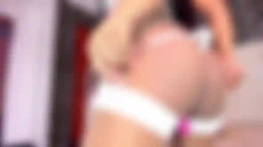 Montada em um dildo rico que faz minha buceta esguichar.