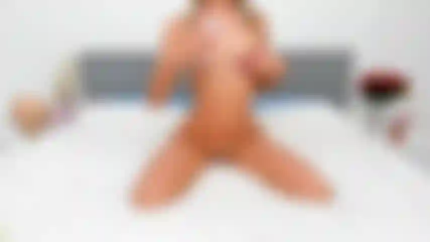 Massagem com óleo e rebola nua.