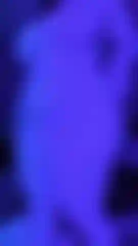 Show de óleo: passando óleo no meu corpo nu, batendo palmas e me exibindo! ( Aviso de luzes piscantes!).