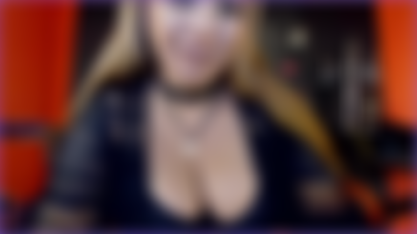 getting you weak and obedient teasing you with my lips