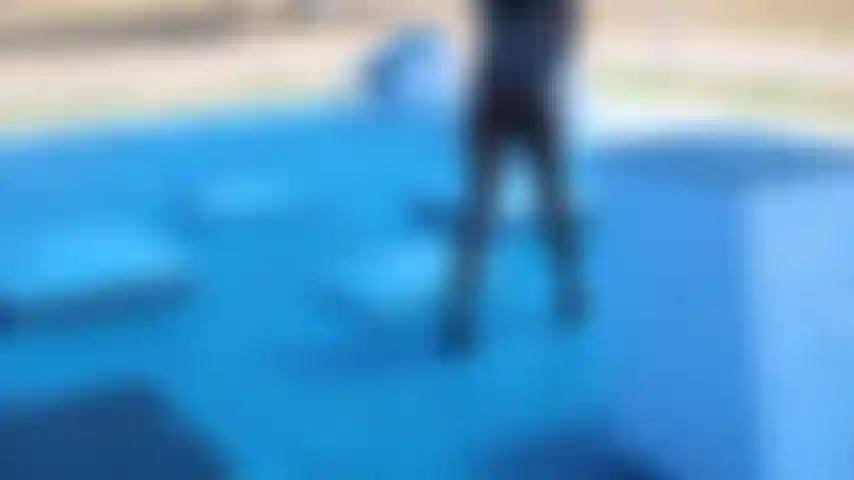 Lá fora para o mundo ver.