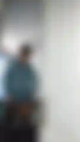 Você precisa de uma milf rigorosa para lhe ensinar uma lição.