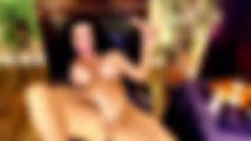 Esguichando e provando.