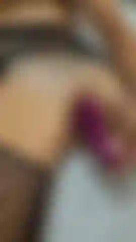 Explodo de prazer com meu vibrador.
